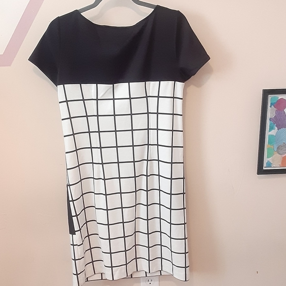 New York & Company Short Sleeve Dress - Picture 4 of 7